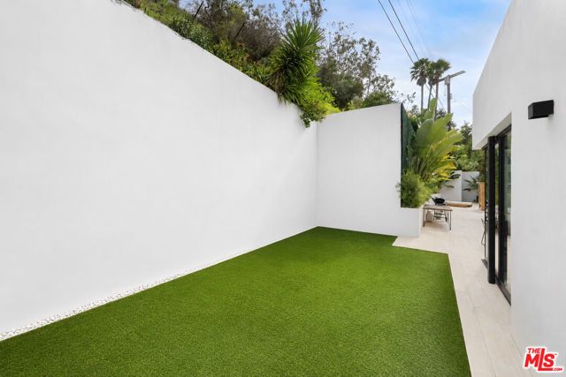 2048 N Beverly Drive, Beverly Hills, CA 90210