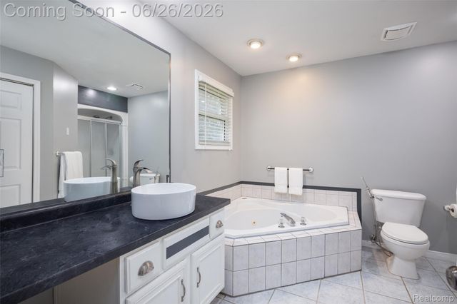 18570 Hollie Drive, Macomb Township, MI 48044