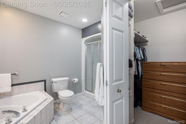 18570 Hollie Drive, Macomb Township, MI 48044