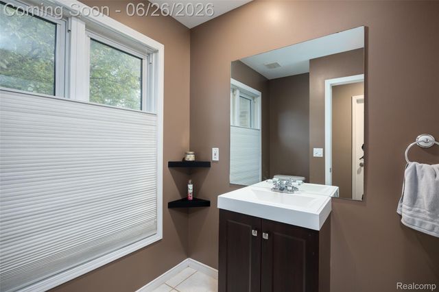 18570 Hollie Drive, Macomb Township, MI 48044