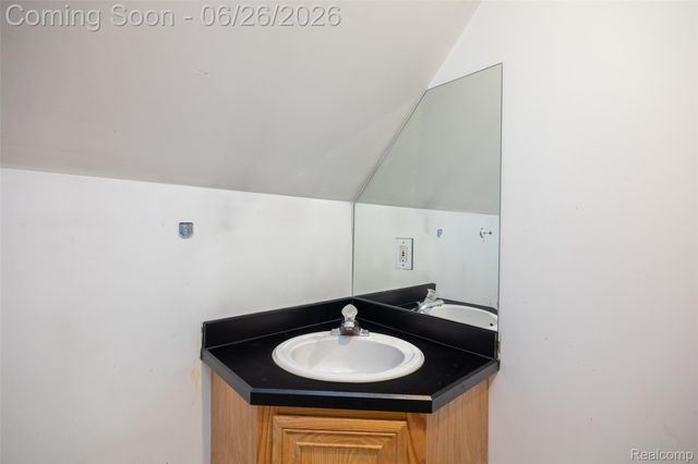 18570 Hollie Drive, Macomb Township, MI 48044