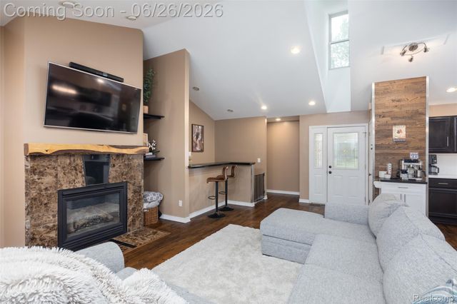 18570 Hollie Drive, Macomb Township, MI 48044