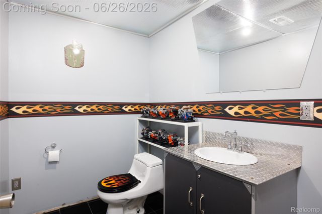 18570 Hollie Drive, Macomb Township, MI 48044
