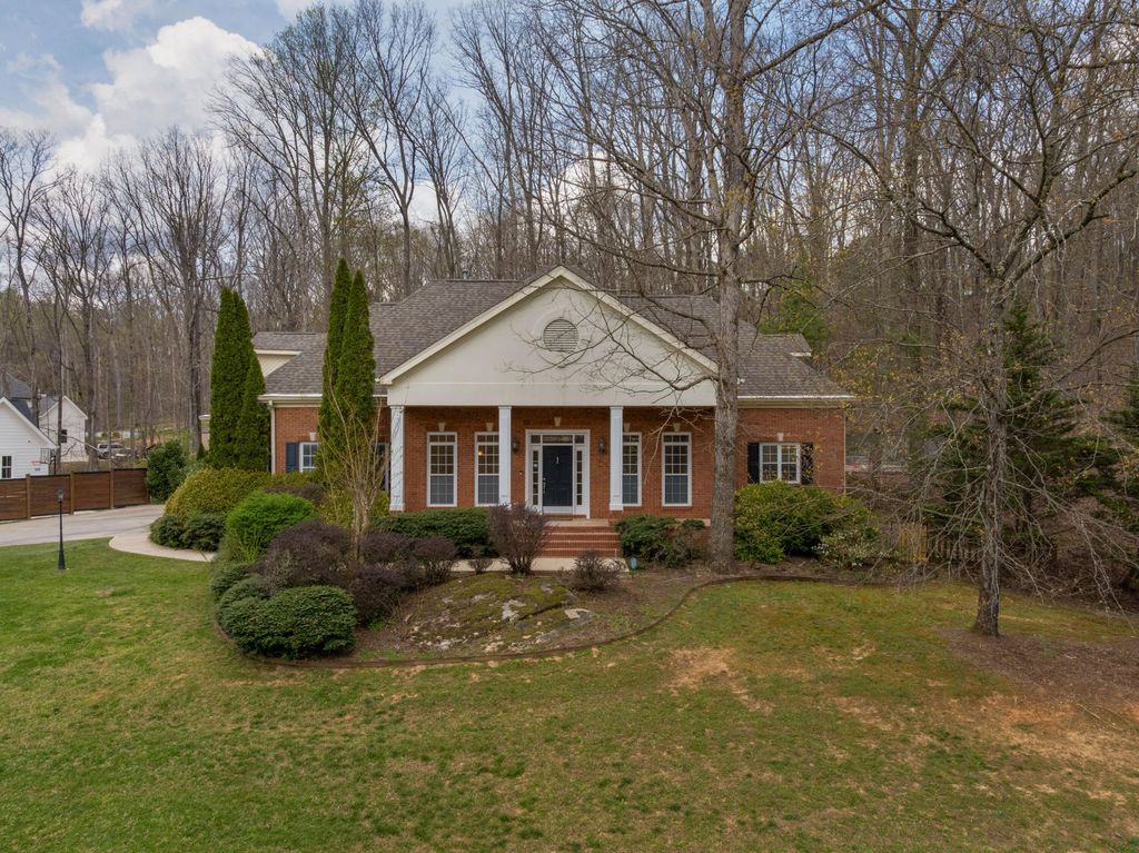 3936 Windtree Drive, Signal Mountain, TN 37377