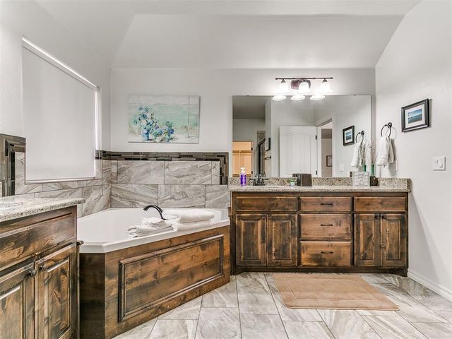 1581 Classic Run, Guthrie, OK 73044