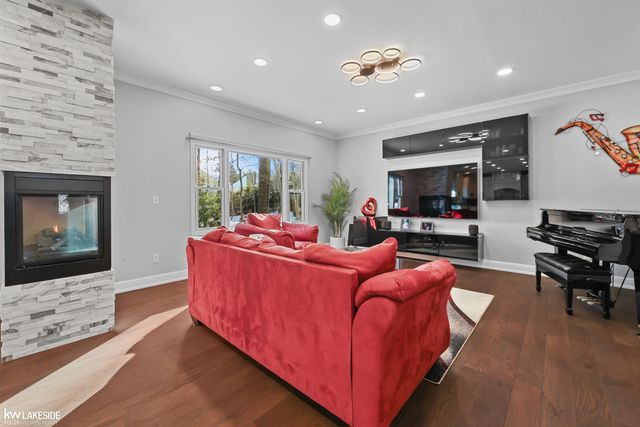 1440 Woodbridge Lane, Wixom, MI 48393