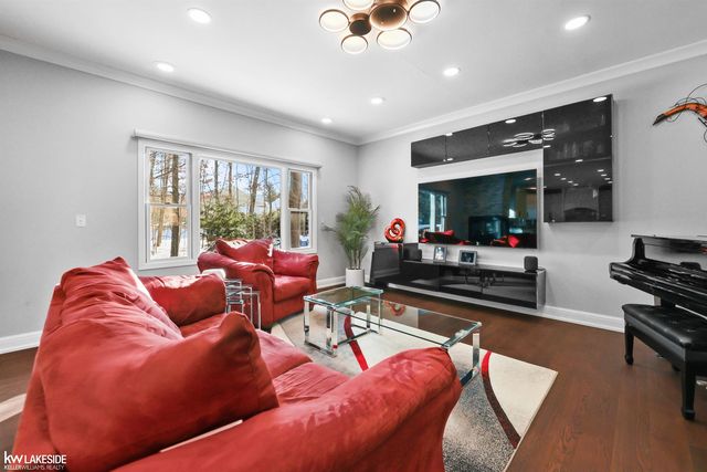 1440 Woodbridge Lane, Wixom, MI 48393