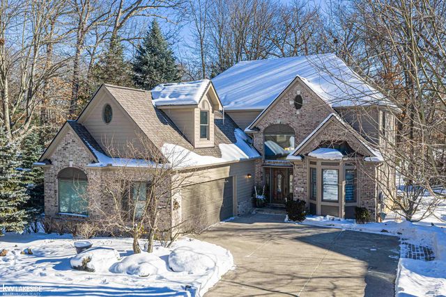 1440 Woodbridge Lane, Wixom, MI 48393