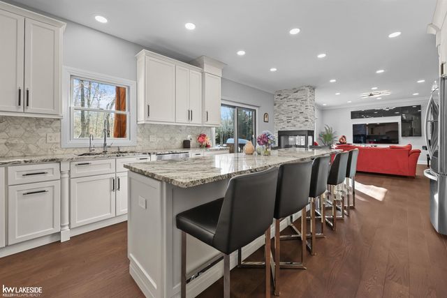 1440 Woodbridge Lane, Wixom, MI 48393