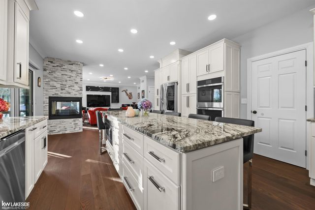 1440 Woodbridge Lane, Wixom, MI 48393