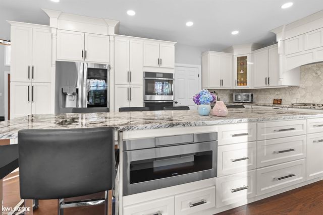 1440 Woodbridge Lane, Wixom, MI 48393