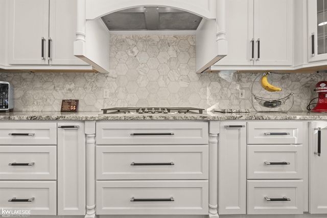 1440 Woodbridge Lane, Wixom, MI 48393