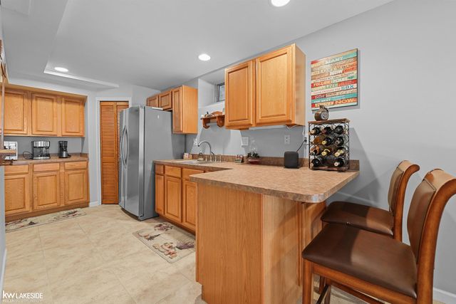 1440 Woodbridge Lane, Wixom, MI 48393