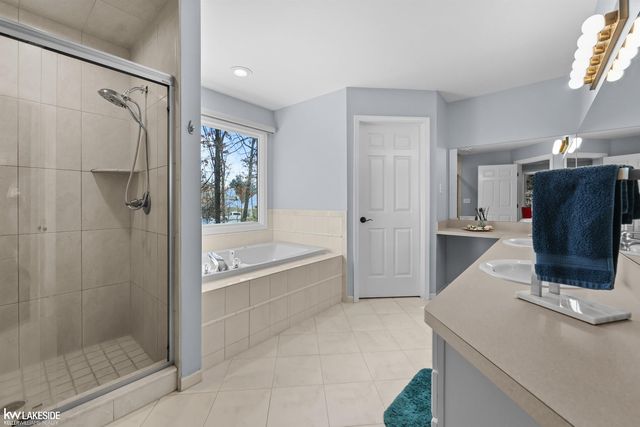 1440 Woodbridge Lane, Wixom, MI 48393