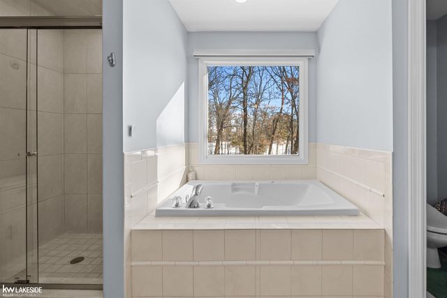 1440 Woodbridge Lane, Wixom, MI 48393