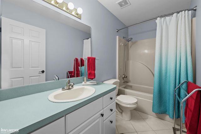 1440 Woodbridge Lane, Wixom, MI 48393