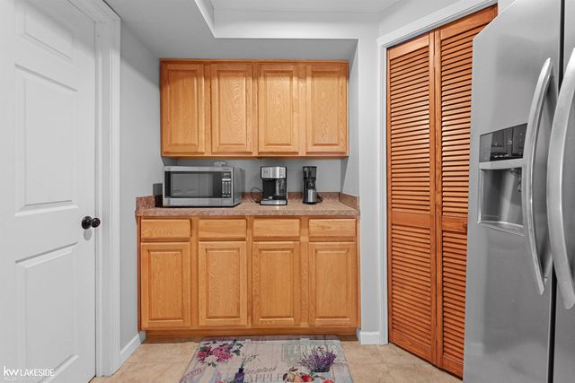 1440 Woodbridge Lane, Wixom, MI 48393