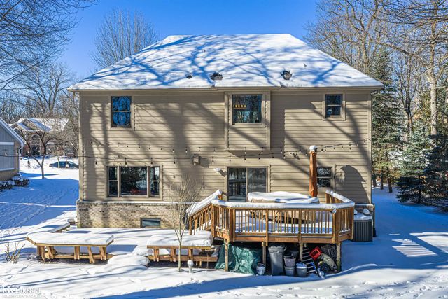 1440 Woodbridge Lane, Wixom, MI 48393