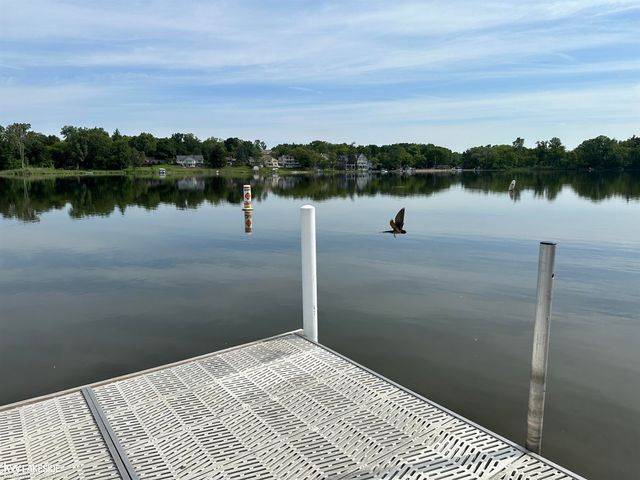 1440 Woodbridge Lane, Wixom, MI 48393