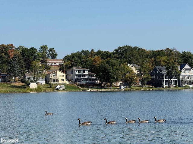 1440 Woodbridge Lane, Wixom, MI 48393