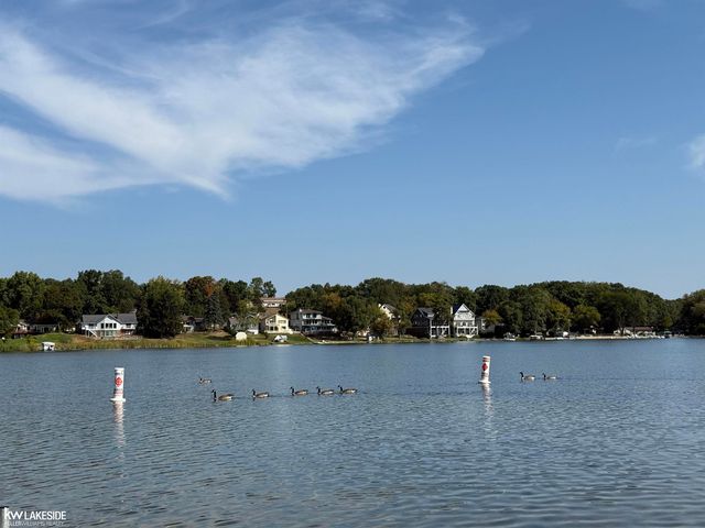 1440 Woodbridge Lane, Wixom, MI 48393