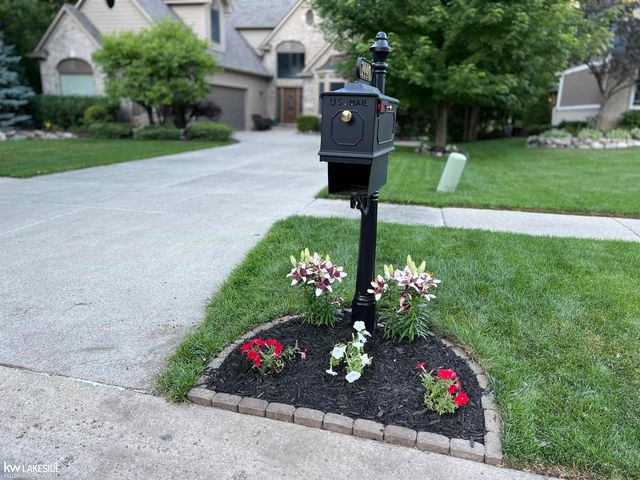 1440 Woodbridge Lane, Wixom, MI 48393