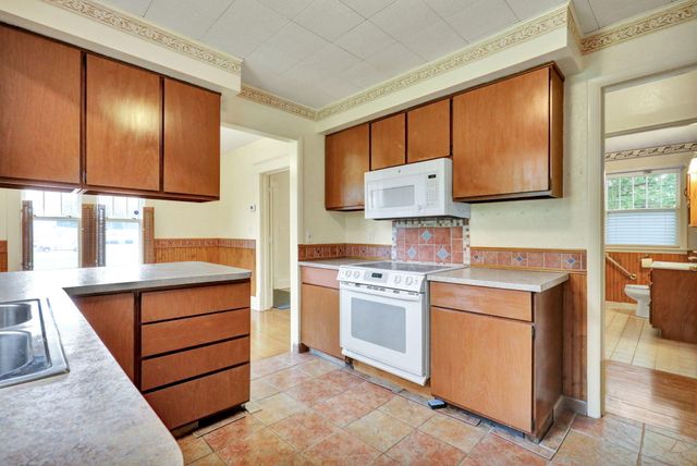 4308 Pleasant Grove Road, Lansing, MI 48910
