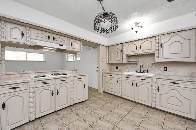 3209 Hays Street, Pasadena, TX 77503