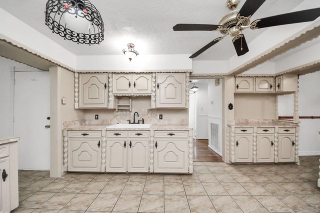 3209 Hays Street, Pasadena, TX 77503