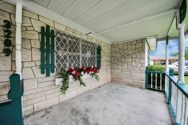 3209 Hays Street, Pasadena, TX 77503