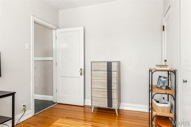 1210 S Newstead Avenue, St Louis, MO 63110