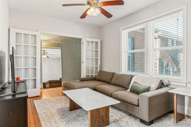 1210 S Newstead Avenue, St Louis, MO 63110