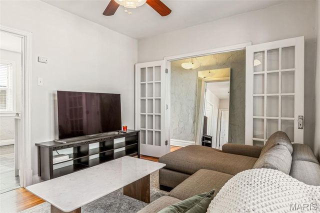 1210 S Newstead Avenue, St Louis, MO 63110