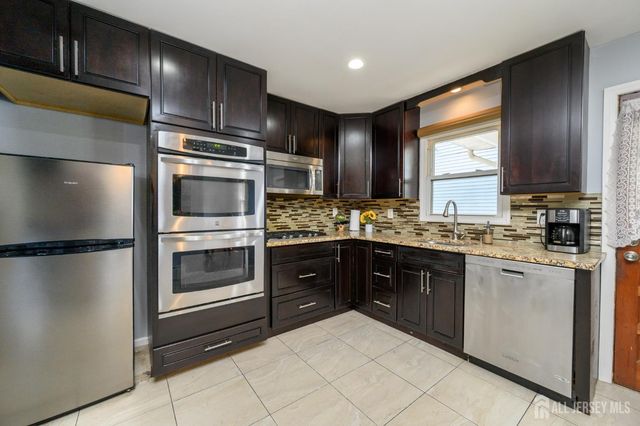 1 Veprek Lane, Hackensack, NJ 07606