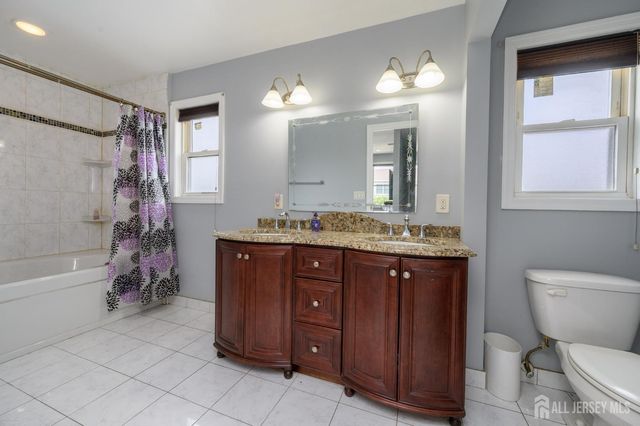 1 Veprek Lane, Hackensack, NJ 07606
