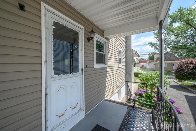1 Veprek Lane, Hackensack, NJ 07606