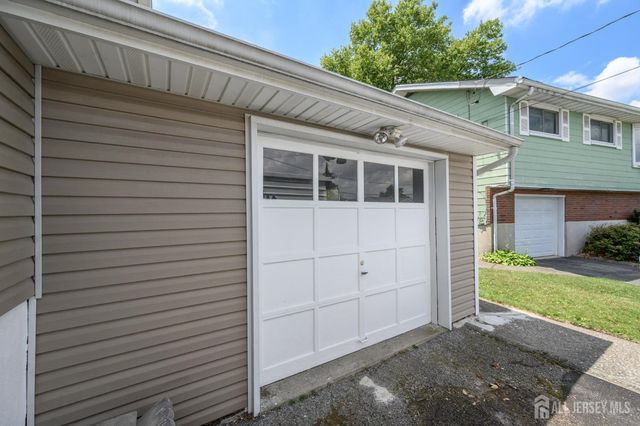 1 Veprek Lane, Hackensack, NJ 07606