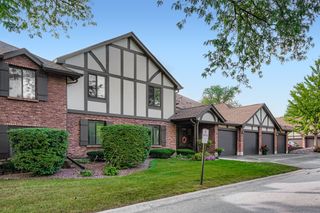 11206 Cottonwood Drive 22D, Palos Hills, IL 60465