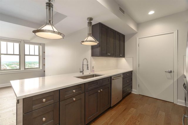 525 W Lafayette Boulevard Unit: 16C, Detroit, MI 48226