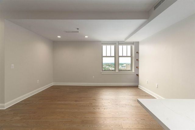 525 W Lafayette Boulevard Unit: 16C, Detroit, MI 48226