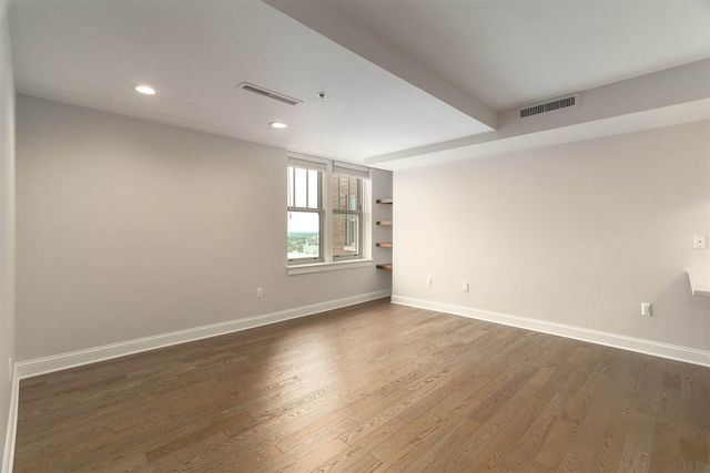525 W Lafayette Boulevard Unit: 16C, Detroit, MI 48226