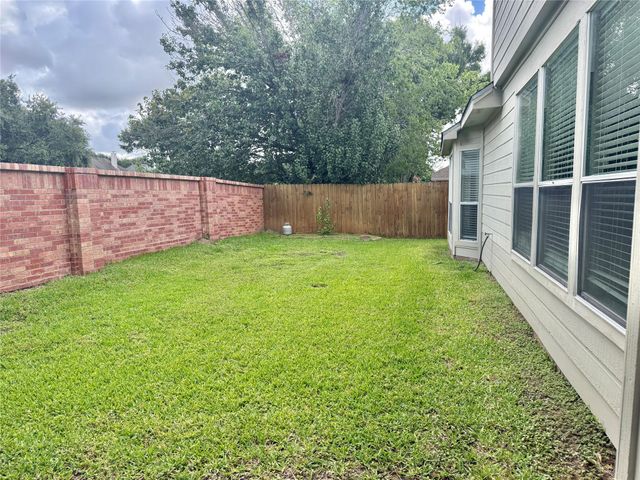 12426 Shadowpoint Drive, Hockley, TX 77082