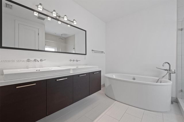 9161 NW 33rd St 0, Doral, FL 33172