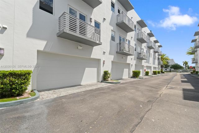 9161 NW 33rd St 0, Doral, FL 33172