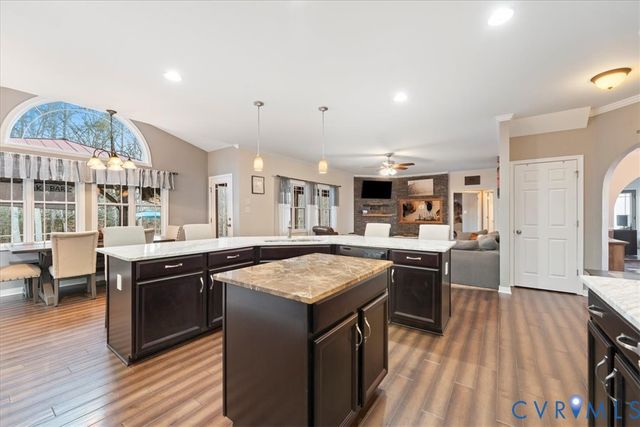 15401 Willow Hill Ln, Chesterfield, VA 23832