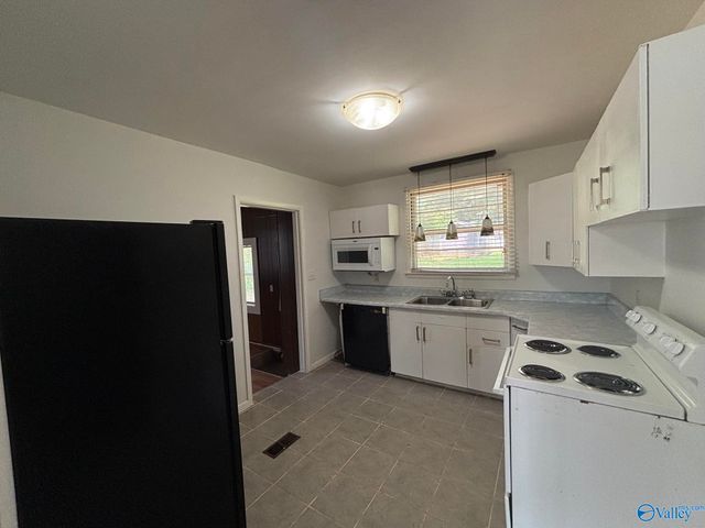 3907 Memorial Parkway North, Huntsville, AL 35810