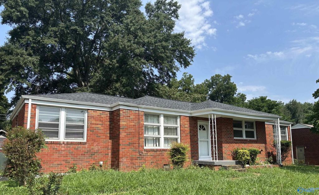 3907 Memorial Parkway North, Huntsville, AL 35810