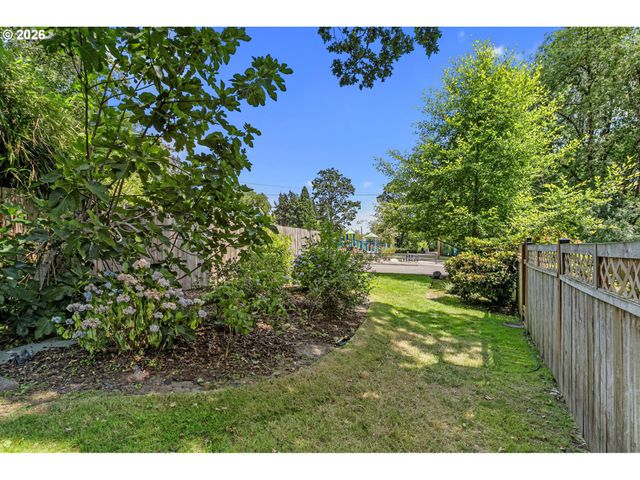 4931 Sw CHESTNUT Pl, Beaverton, OR 97005