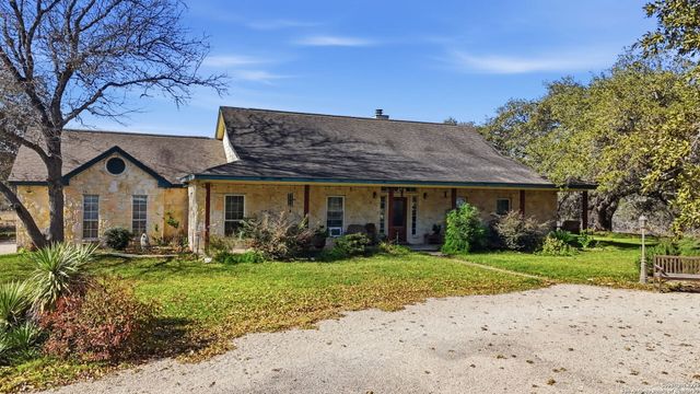 805 Paddy, Floresville, TX 78114