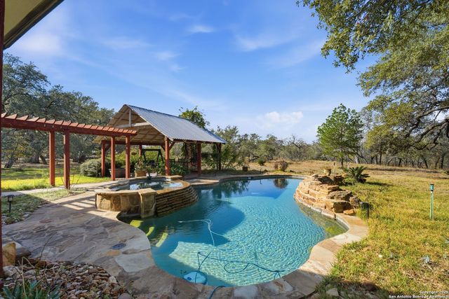 805 Paddy, Floresville, TX 78114